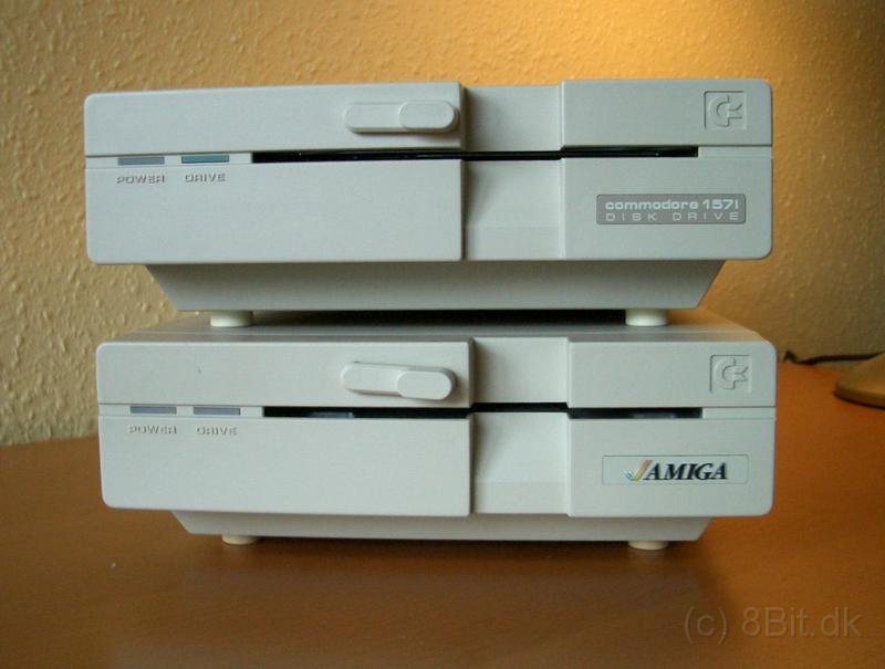 til 8bits pictures dir./Amiga/Storages Floppy / Harddrives